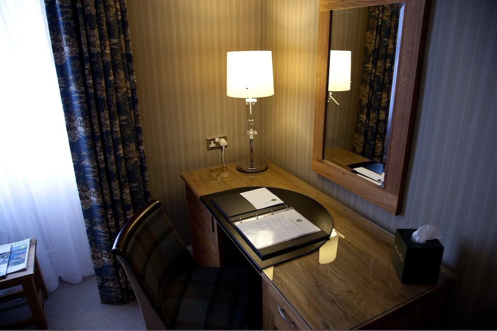 Burts Hotel 31/41