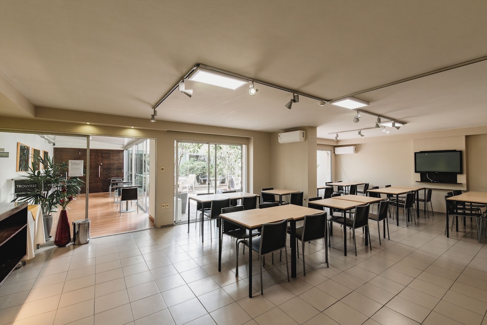 restaurant cafeteria