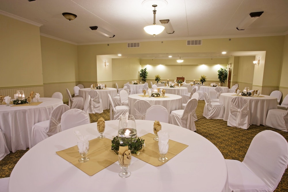 Best Western Plus 1000 Islands Hotel & Suites 18/24