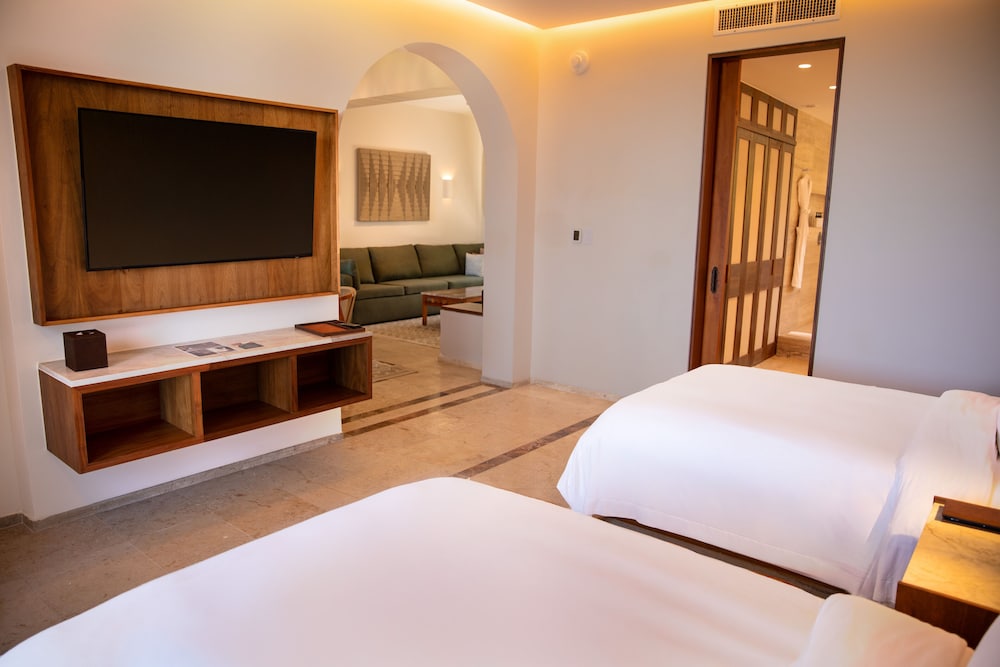 Master, Suite, 2 Queen Beds, Ocean Front، Paraiso de la Bonita, Adult All-Inclusive, a Luxury Collection Resort 4/10