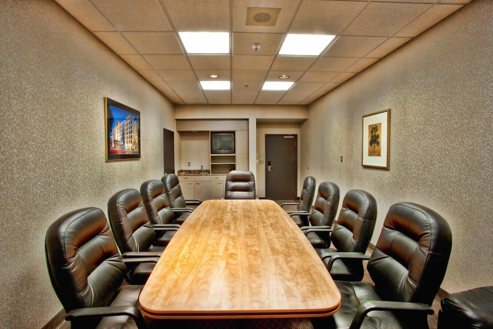 Humphry Inn Suites 40/47