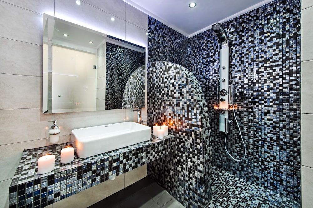 Gianna Suites 42/43