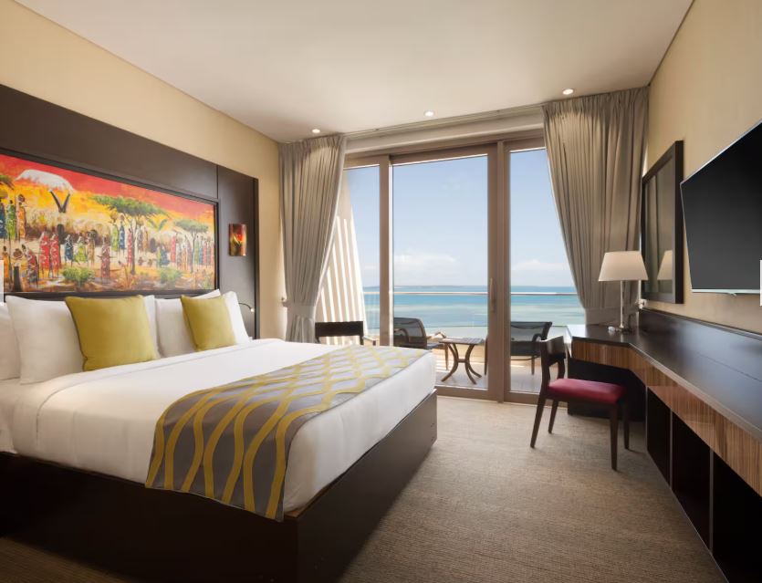 Superior, Single, King Bed, Ocean View