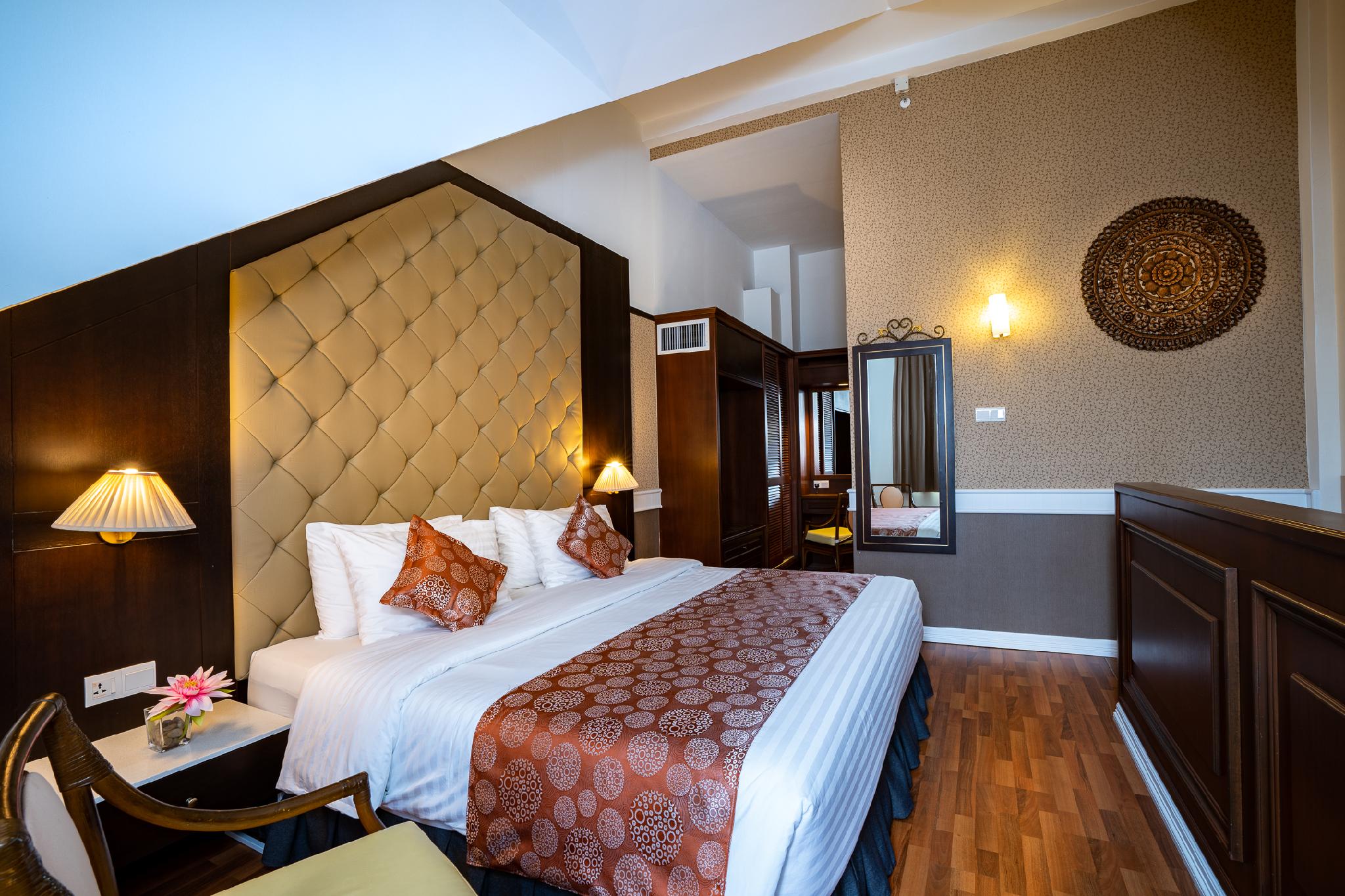 Duplex, Suite, King Bed, Hill View, Sofa