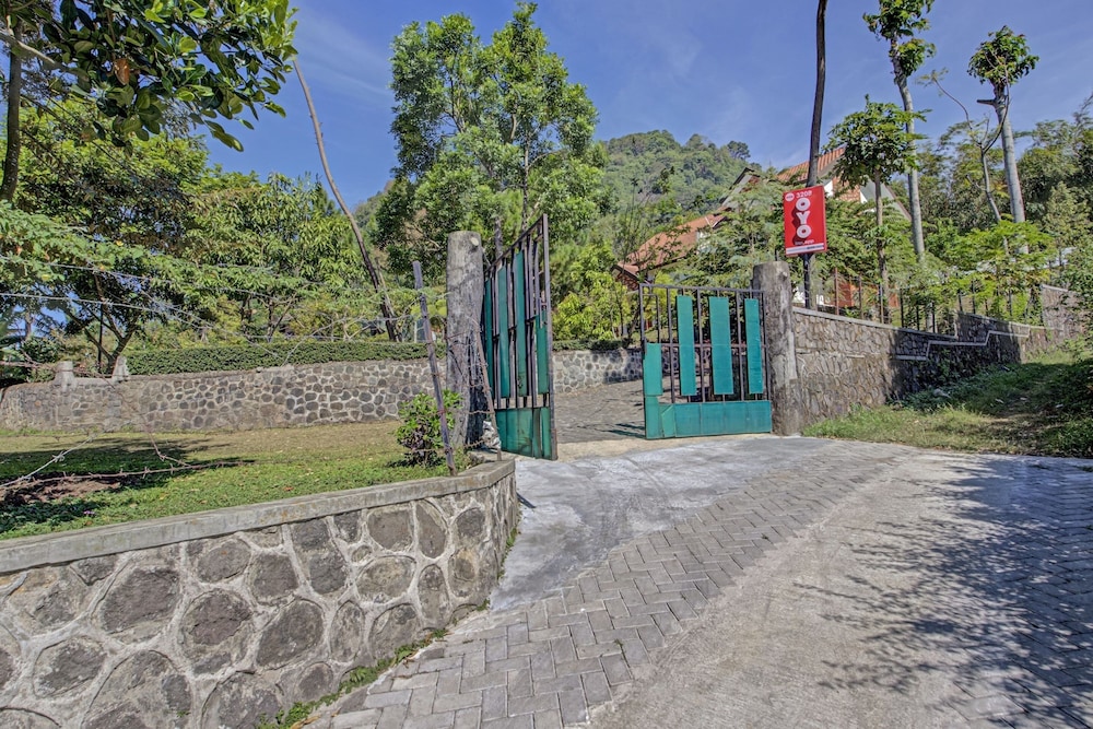 Hotel O Villa Inn App Trawas Bintaro Syariah 15/28