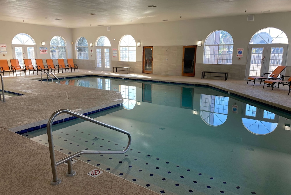 La Quinta Inn & Suites by Wyndham Safford Copper Valley 8/21