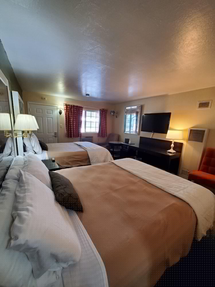 Bluebird Day Inn & Suites 23/68