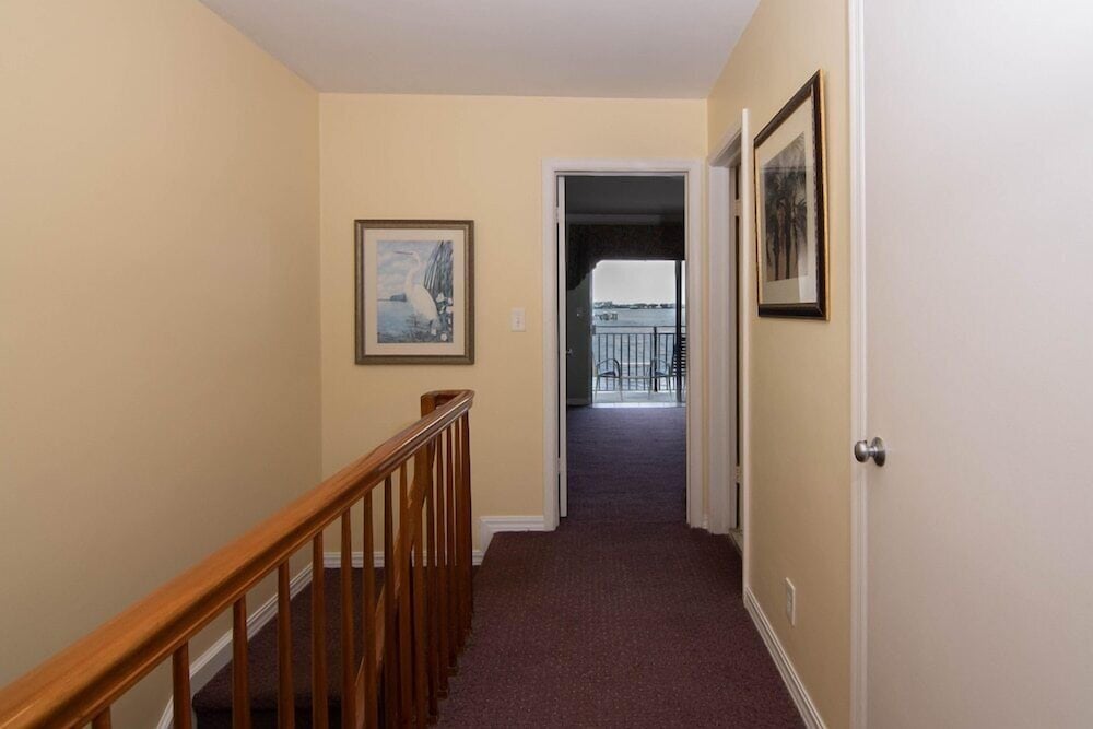 PALM BEACH WATERFRONT SUITES 25/67