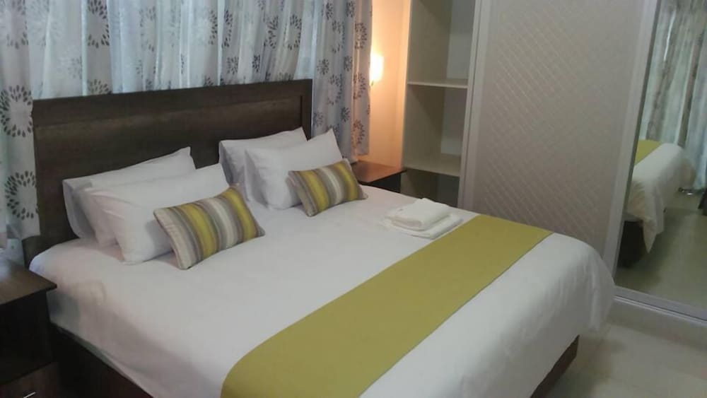 ROOM, DOUBLE BED, SHARED BATHROOM