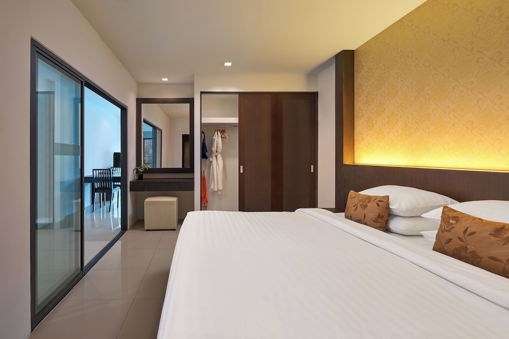 1 Bedroom, Double Bed, Sea View, Pool Access