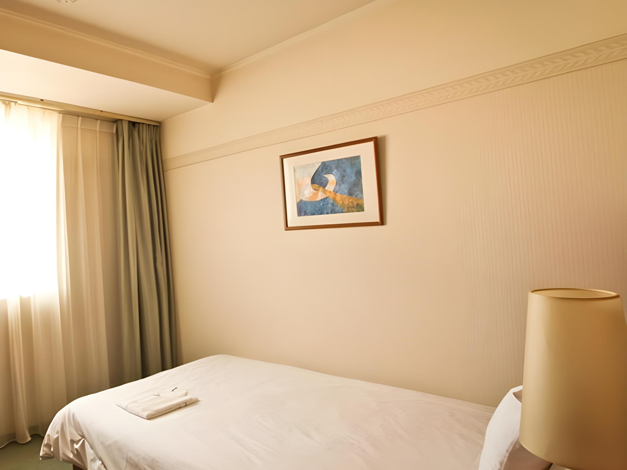Semi Room, Semi Double Bed