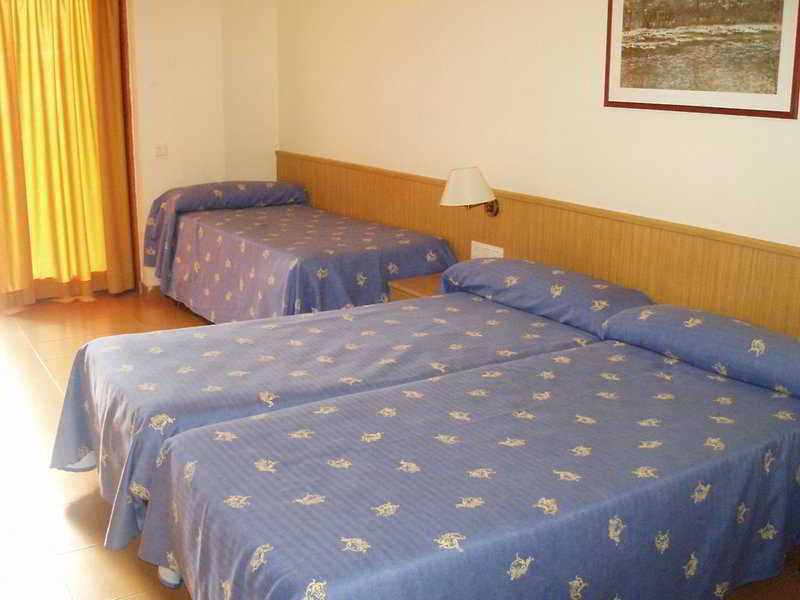 Room, Triple