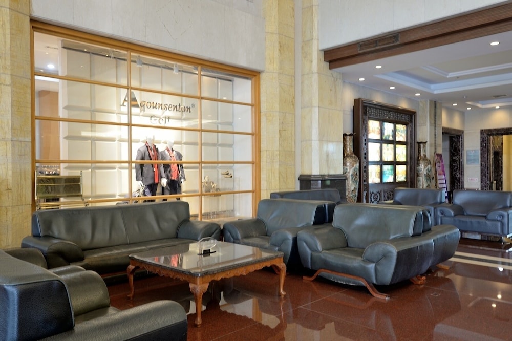 Gladden Hotel Shilong 36/58