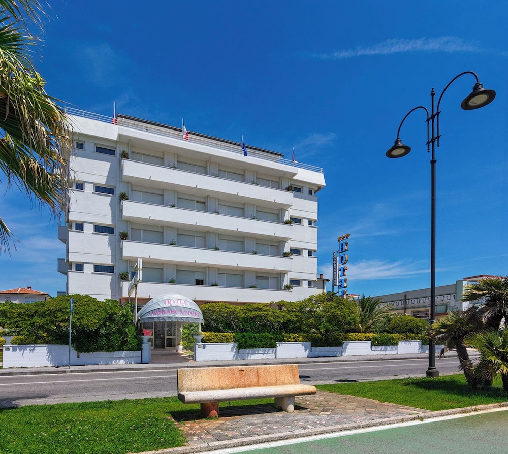 Hotel Ambasciatori 50/62