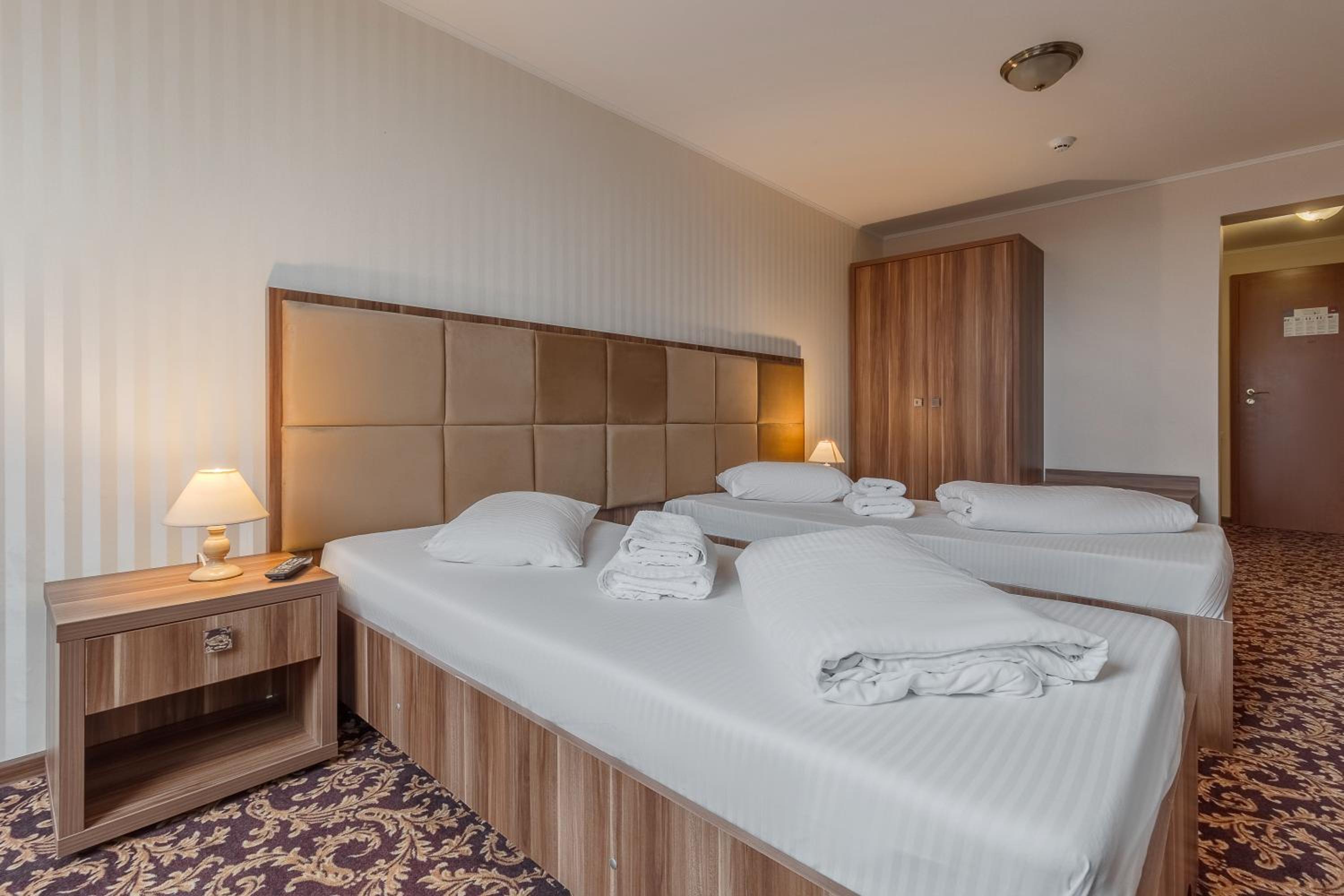 Impero Hotel 12/38