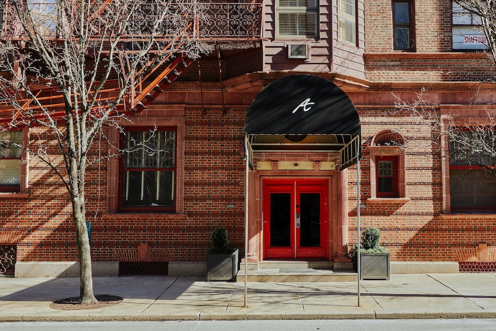 Alexander Inn 2/59