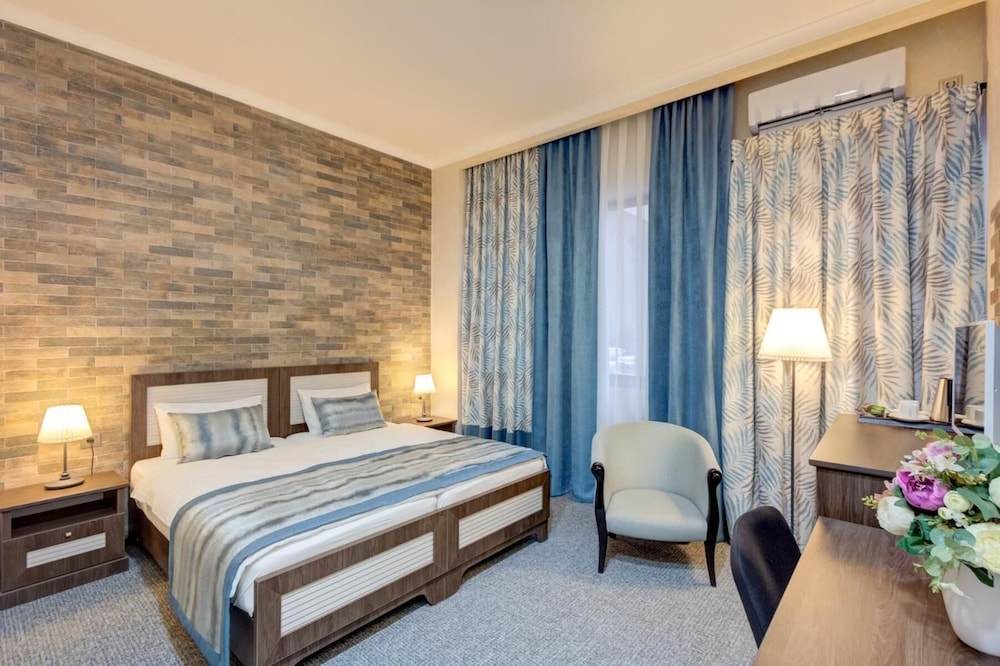 Bishkek Centrum Hotel 24/66