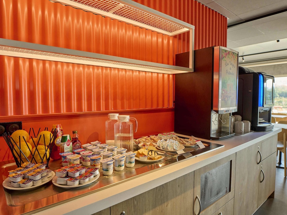 Lobby at ibis budget Nangy Annemasse, BONNE