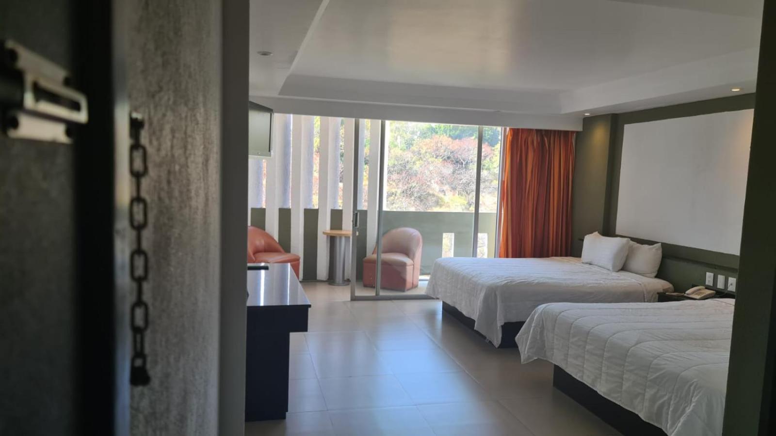 جناح رباعي، Hotel Borda Cuernavaca 5/10