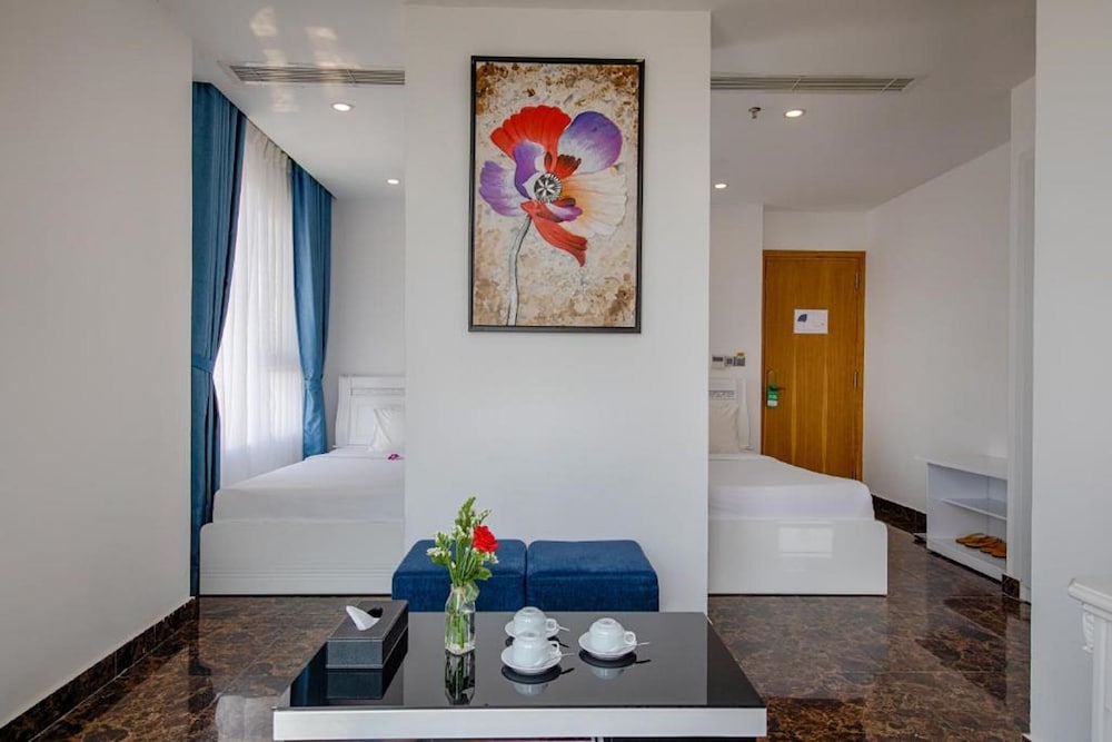 Sea Queen Hotel 11/50