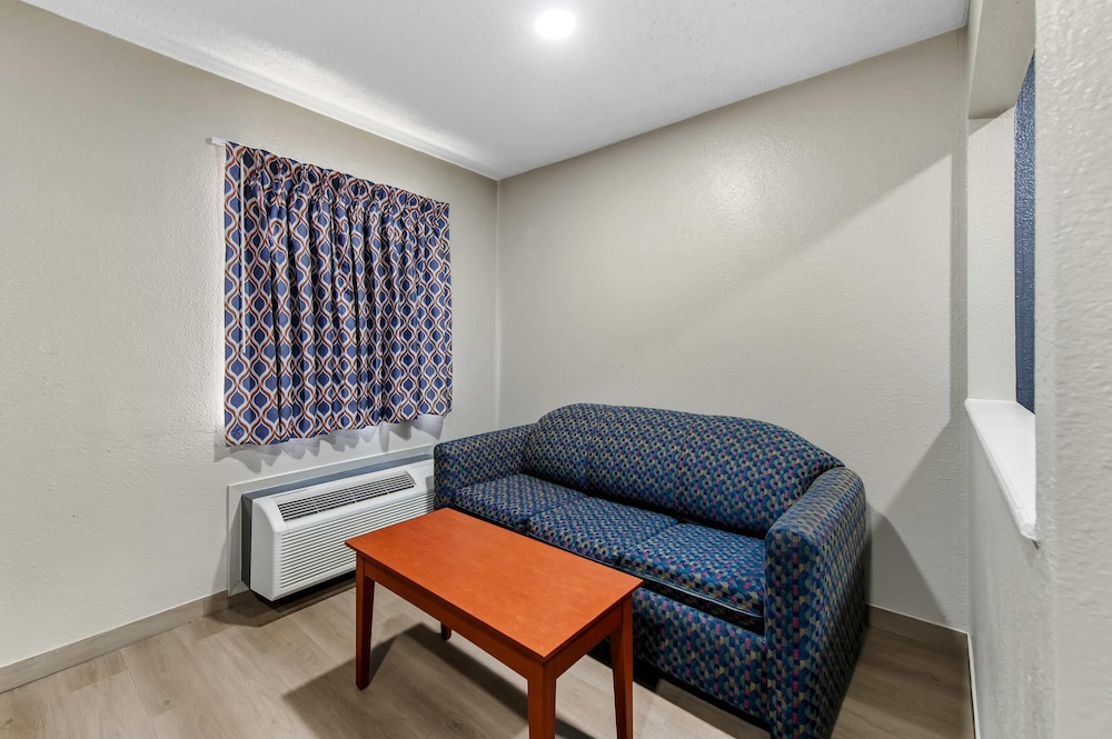 Rodeway Inn & Suites Jefferson 32/53