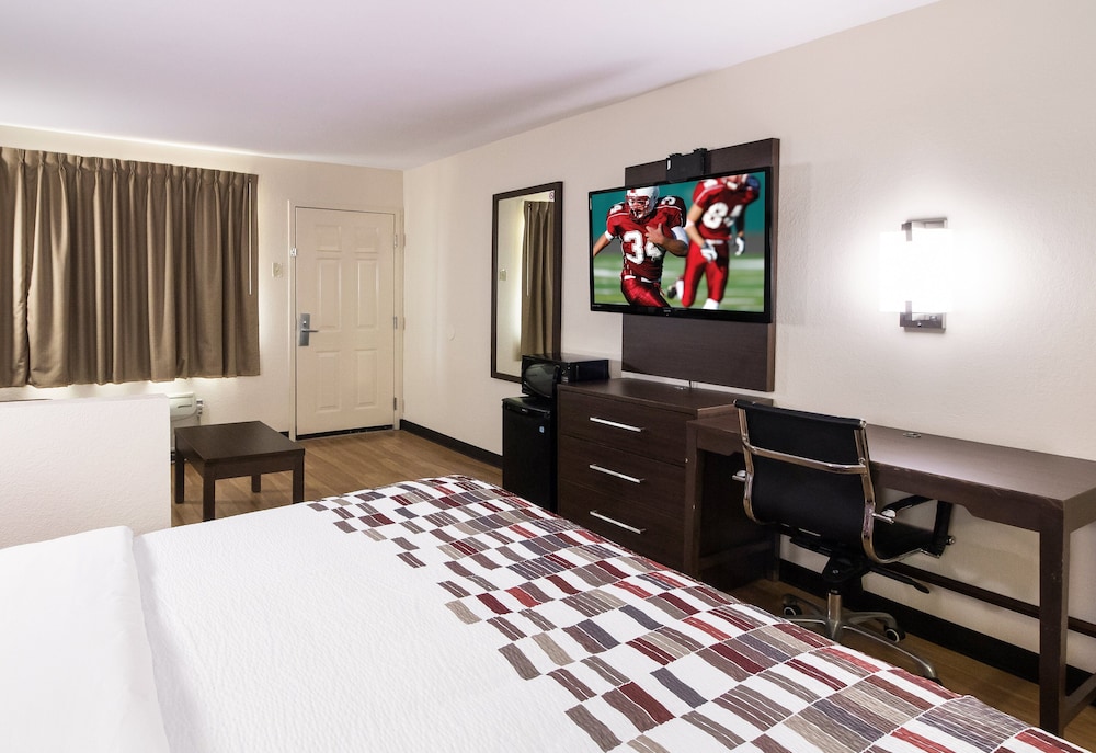 Red Roof Inn & Suites Commerce 14/33