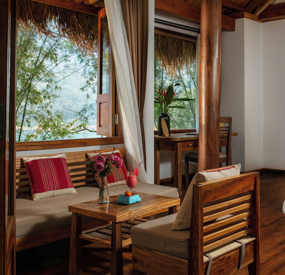 Mai Chau Hideaway Lake Resort 52/72