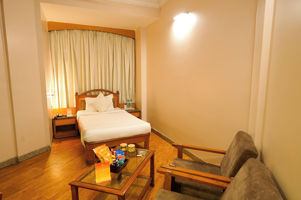 Hotel Mayura 13/50