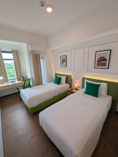 Super, Deluxe, Twin Beds