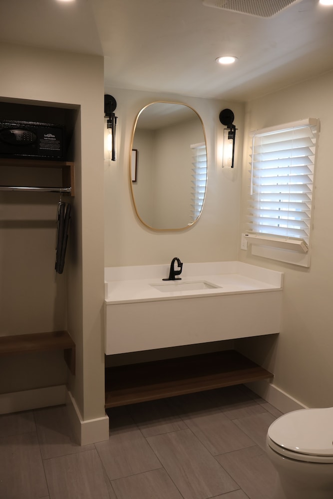 COTTAGE, QUEEN BED