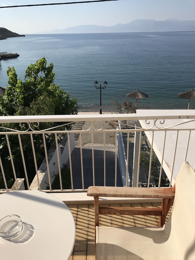 Paradisos Hotel 25/50