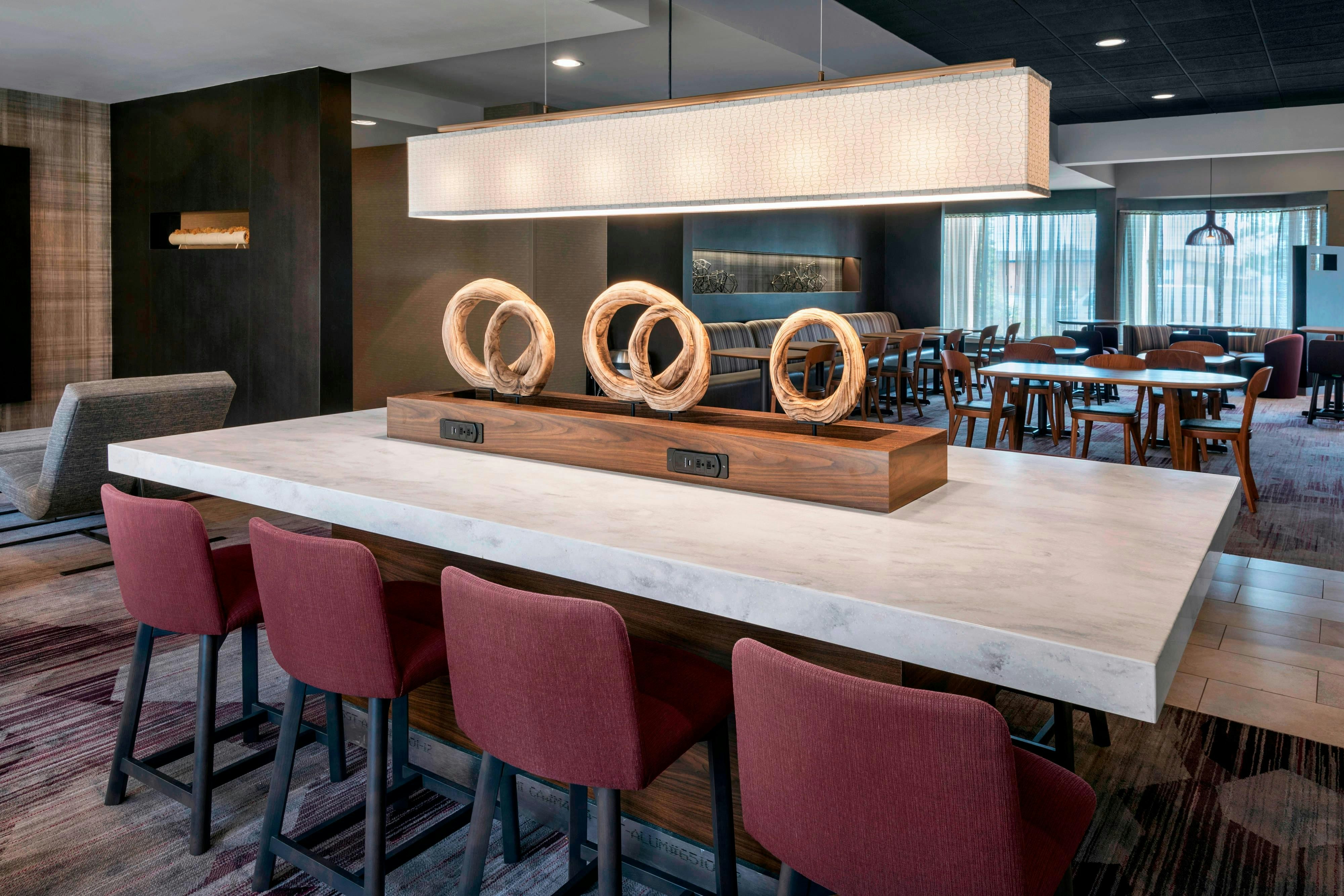 Courtyard By Marriott Newark Liberty International Airport 26/37