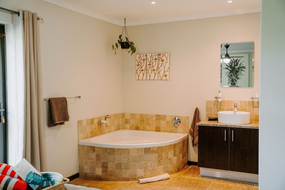 Thunzi Bush Lodge 7/50