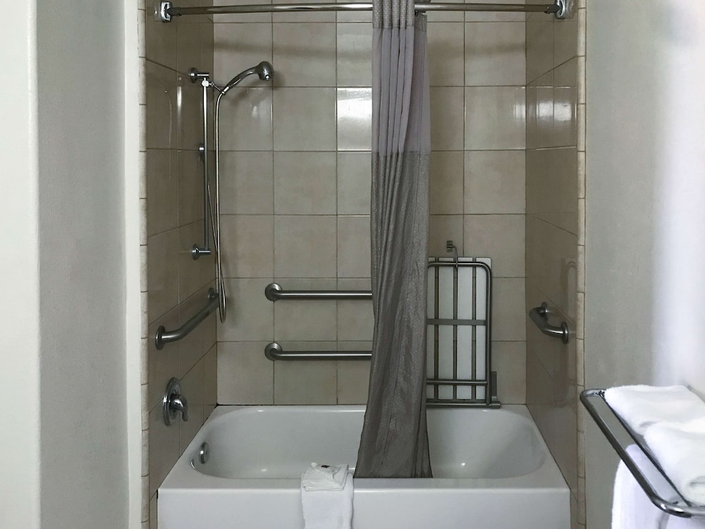 Motel6 Visalia, CA 50/50
