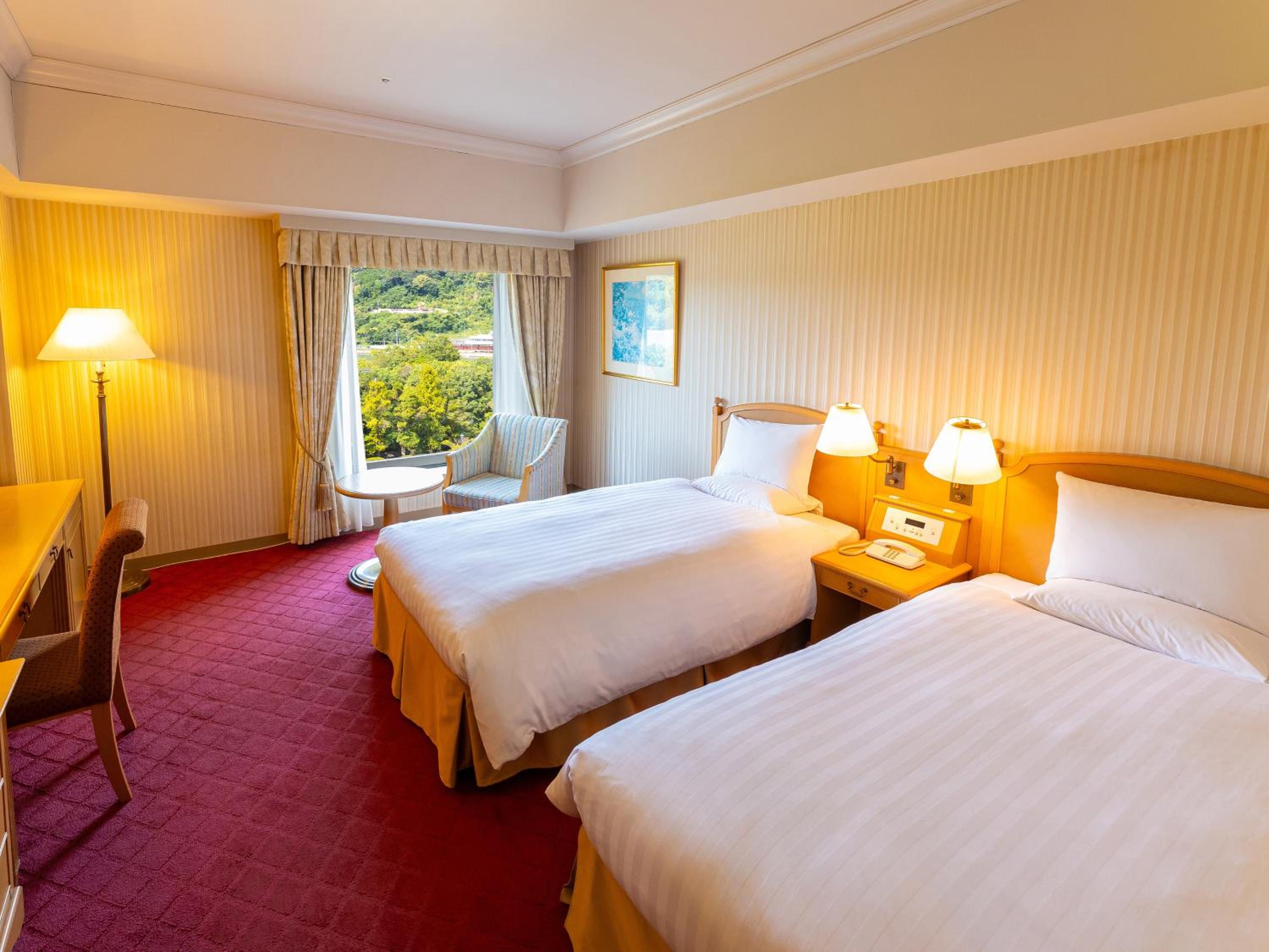 Room, Twin Beds, Station View