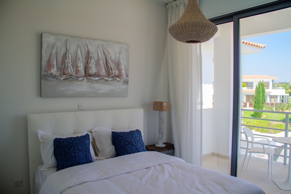 3 BEDROOMS, LUXURY, VILLA, PARTIAL SEA VIEW