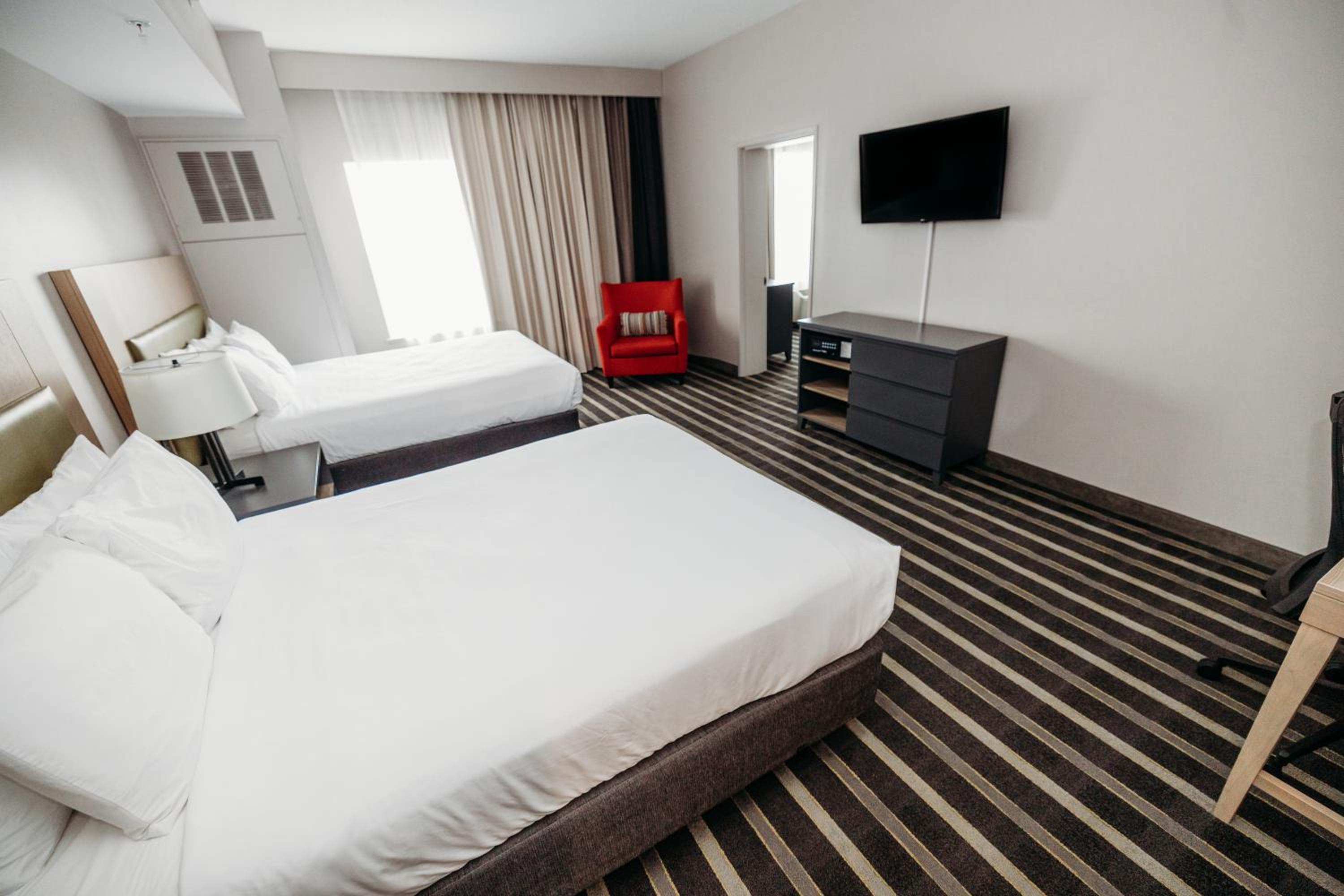 2 Bedrooms, Suite, King Bed, 2 Queen Beds, Sofa