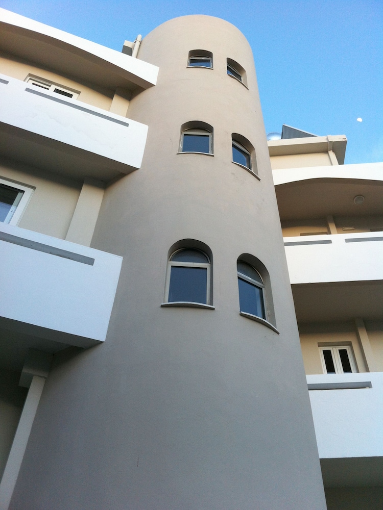 Fantasia Hotel Apartments 2/46