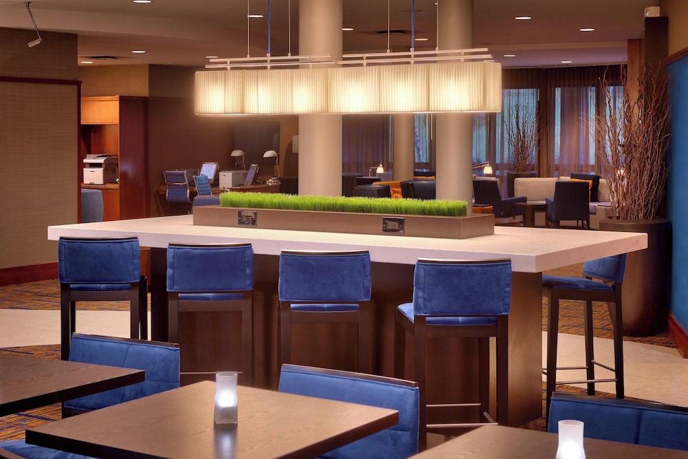 Courtyard by Marriott Kansas City Shawnee 50/71