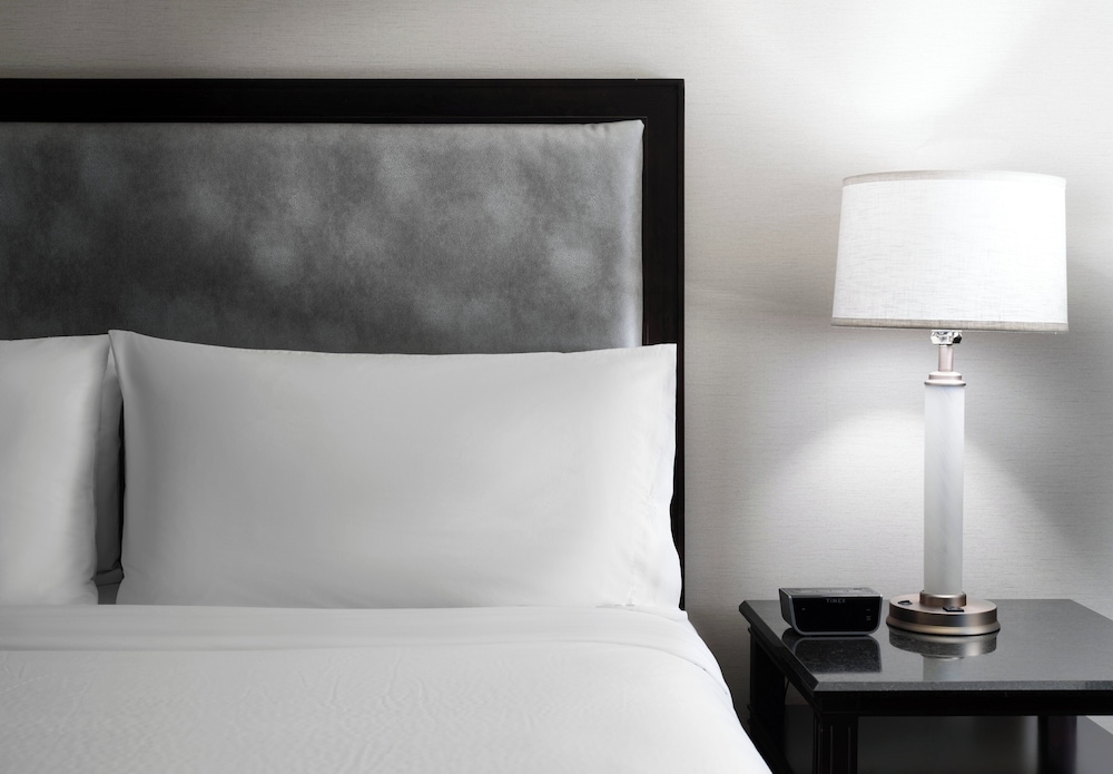 Holiday Inn Suites Boston Peabody 25/62