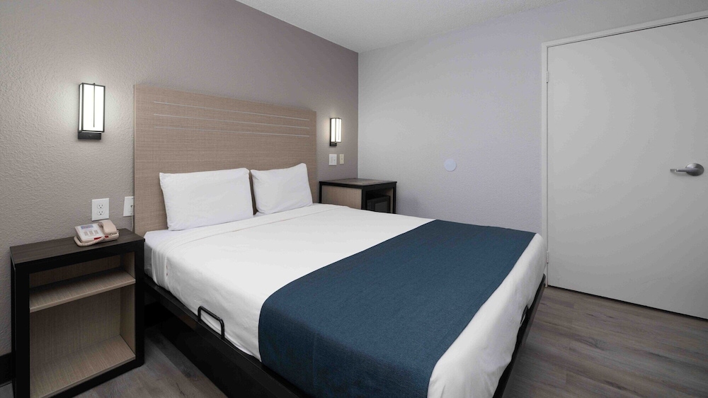 Motel6 Tempe, AZ - Broadway - ASU 36/63