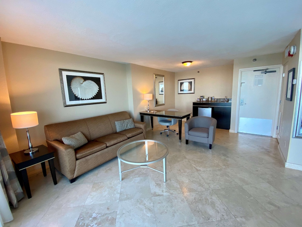 Radisson Suite Hotel Oceanfront 46/64