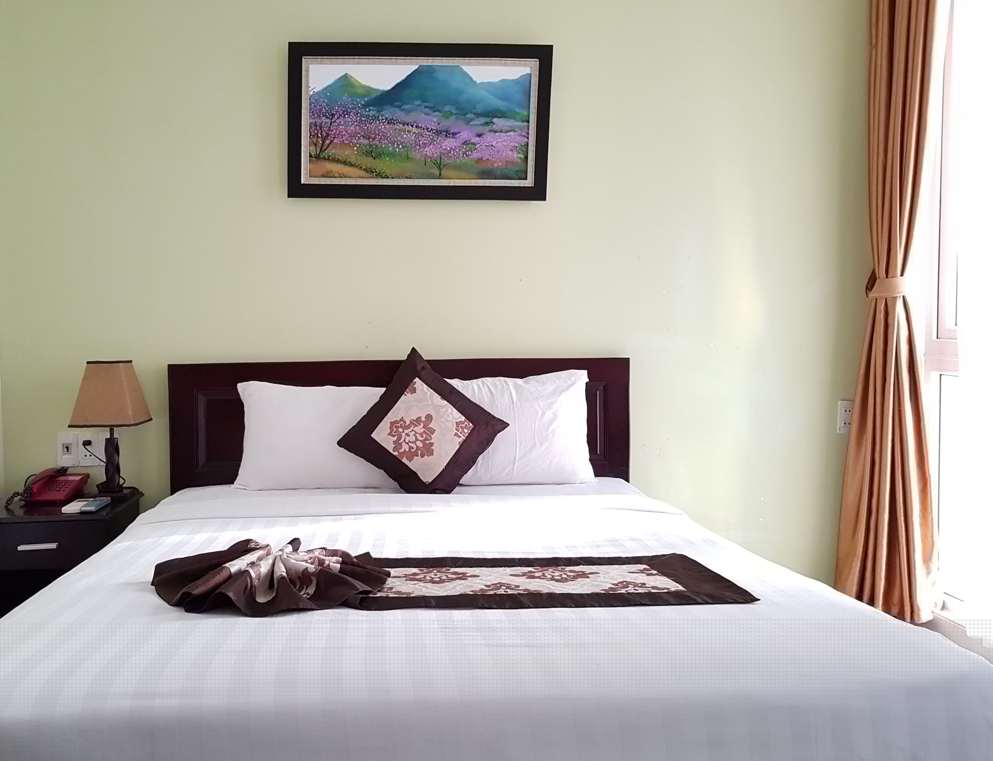 STANDARD, DOUBLE BED, CITY VIEW