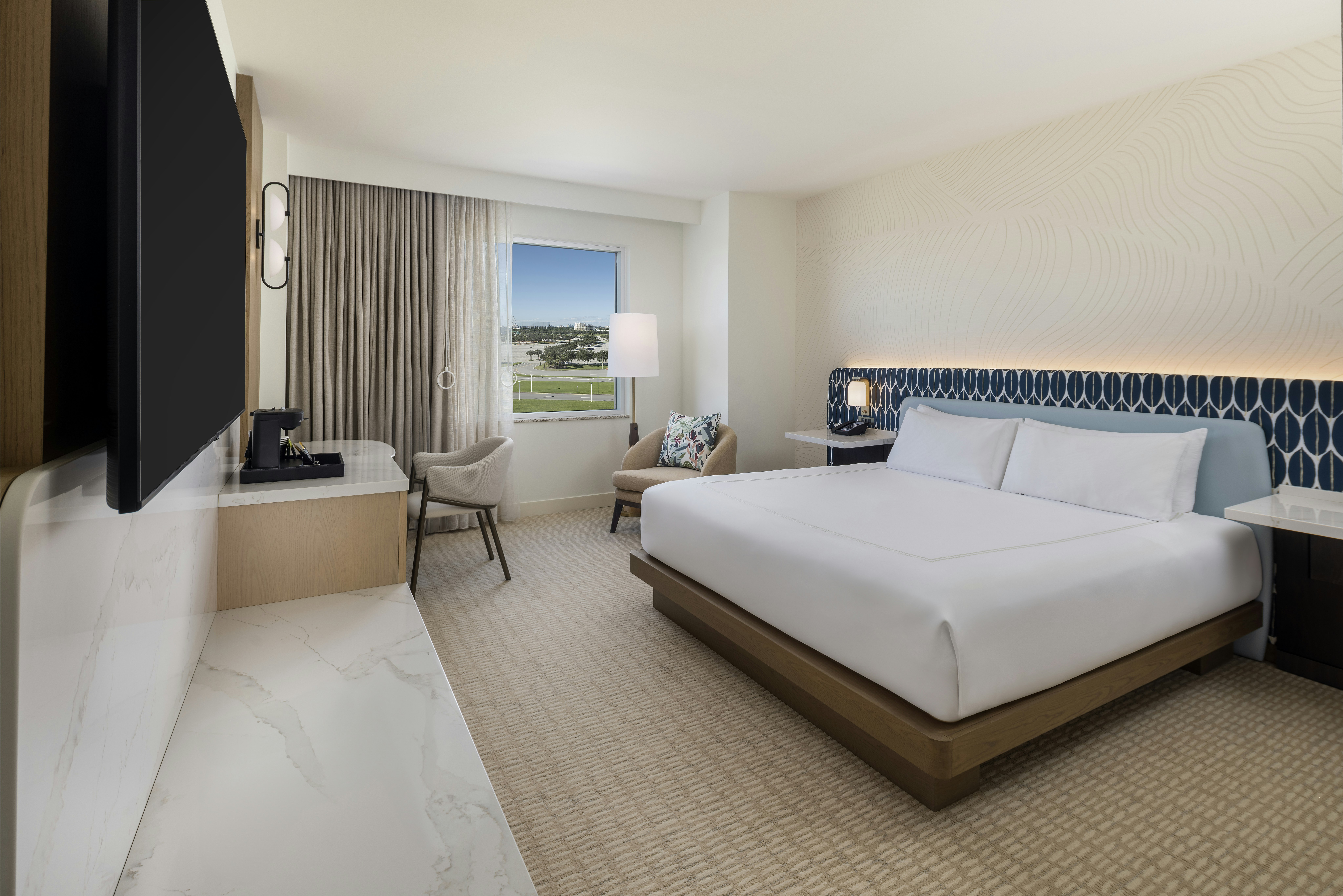 ROOM, KING BED, POOL VIEW, ACCESSIBLE