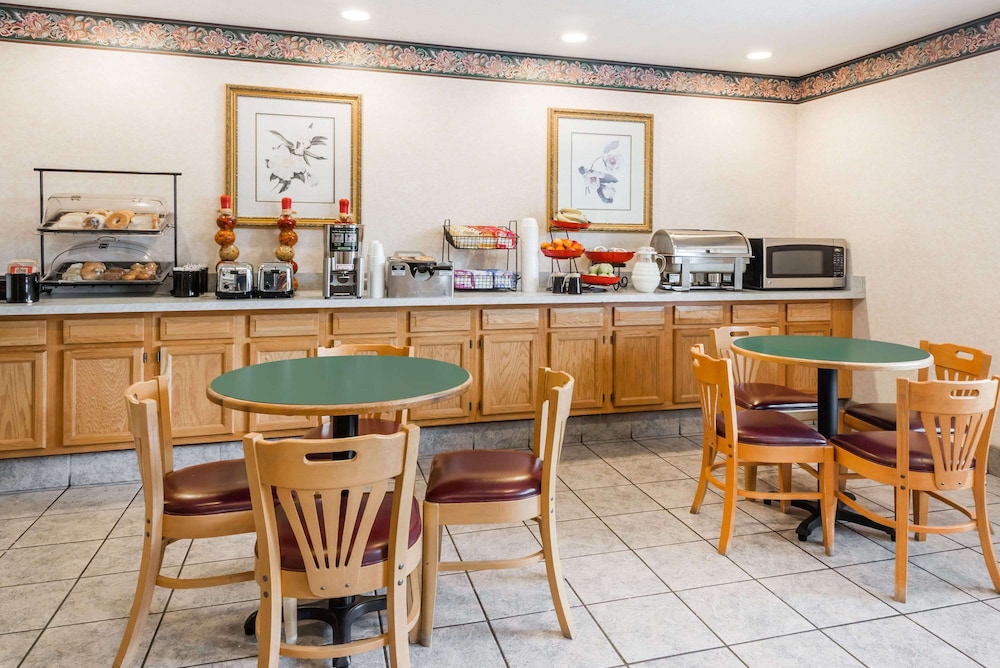 Ramada by Wyndham Strasburg Dover 22/31