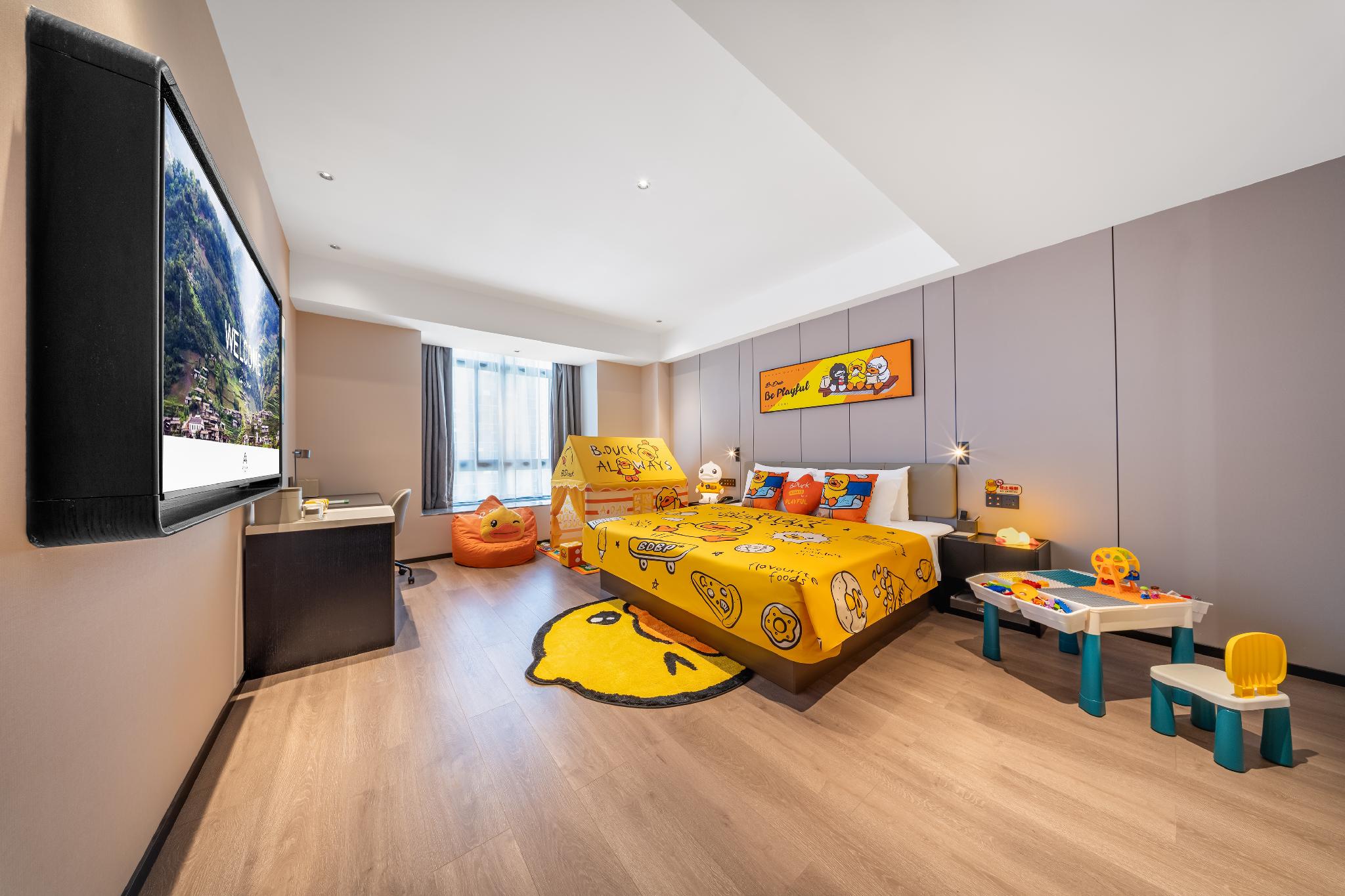 Kids Suite, Family