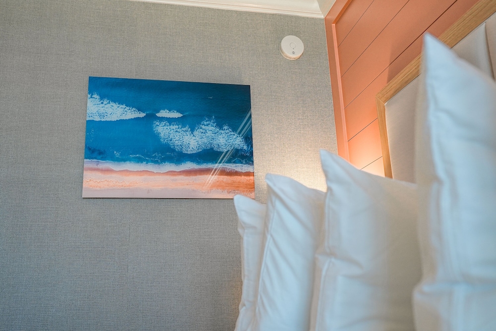 Spray Beach Oceanfront Hotel 13/27