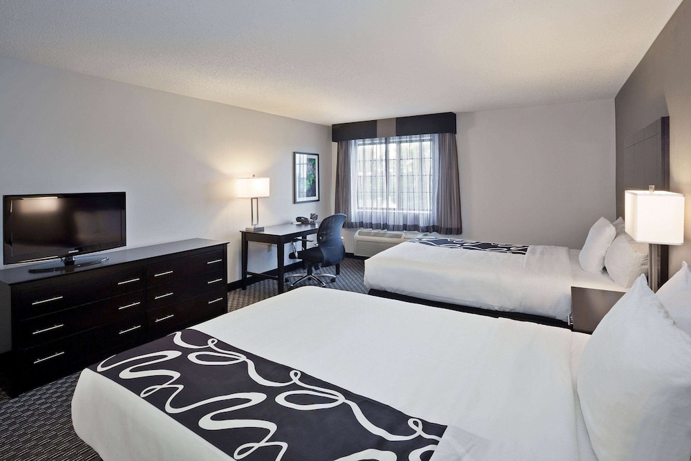 Interior, Queen Bed, Accessible