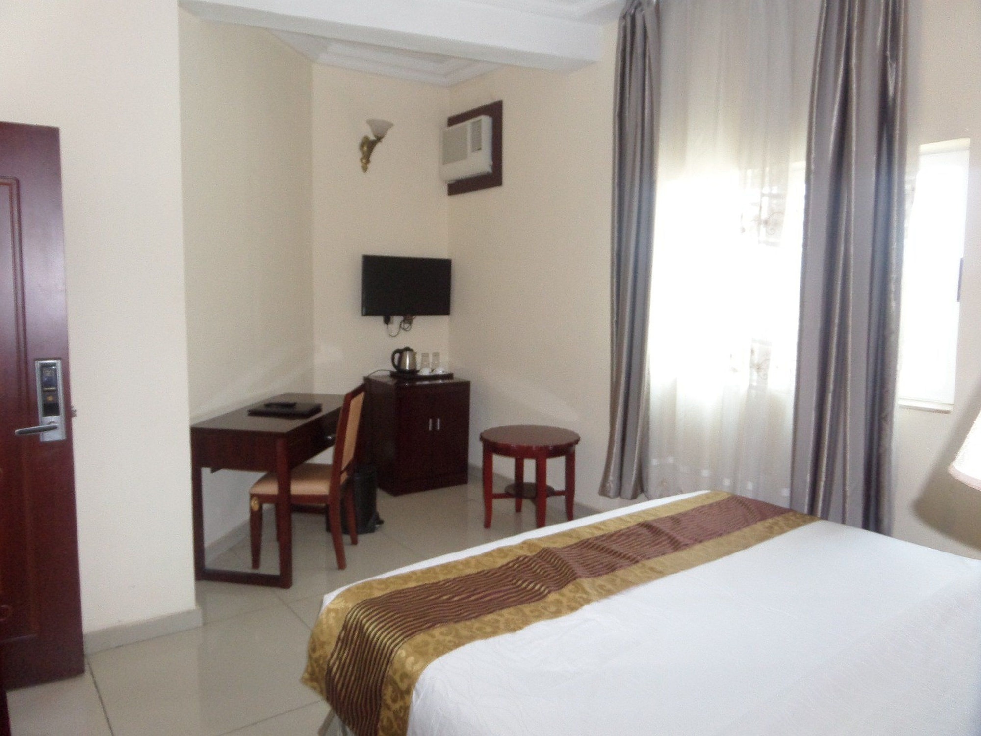PREMIER, KING BED