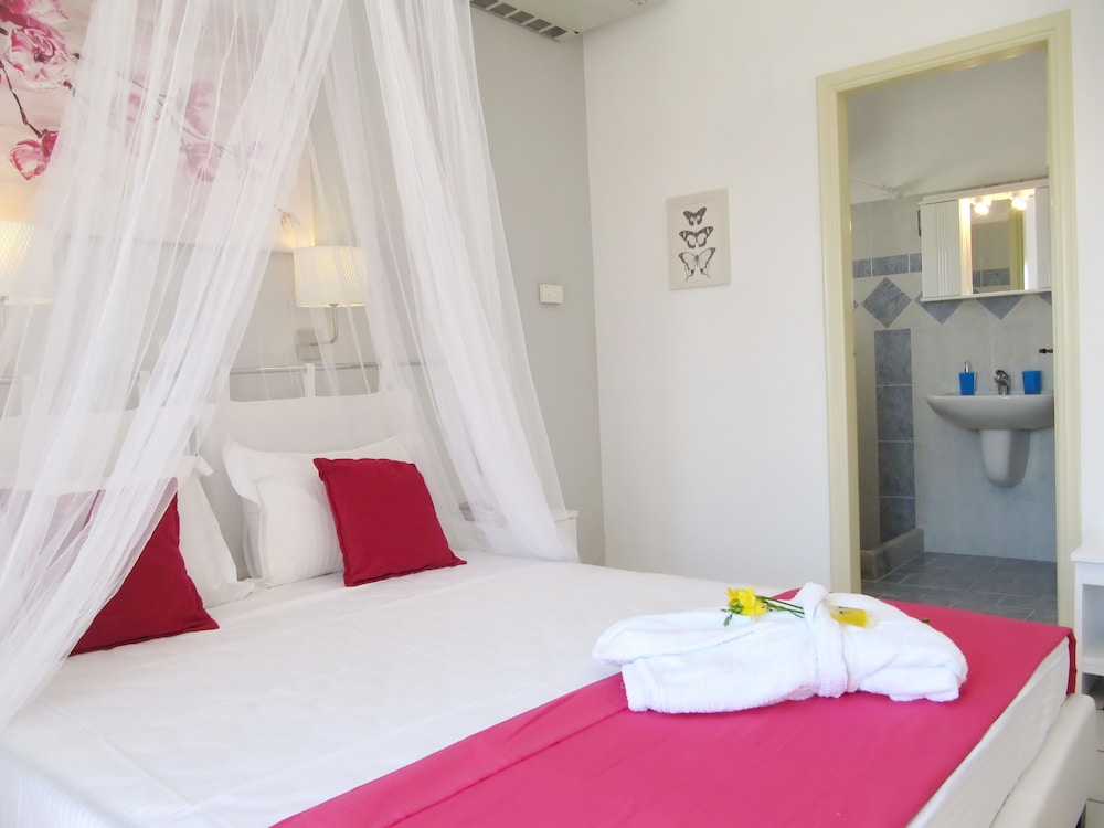 Camara Hotel 17/50
